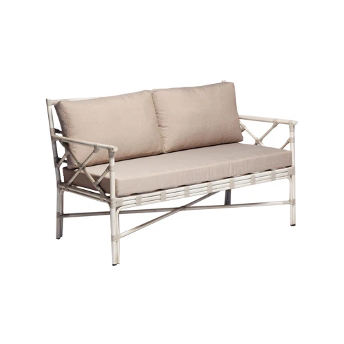 مبل صندلی مبلمان اتاق نشیمن به راحتی با سبک های مختلف دکوراسیون مطابقت دارد